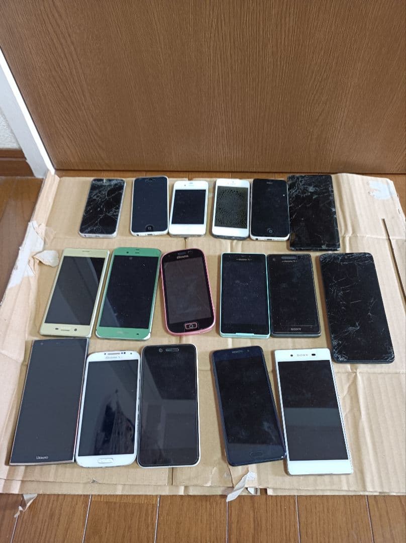 ガラケー、スマホなど43台