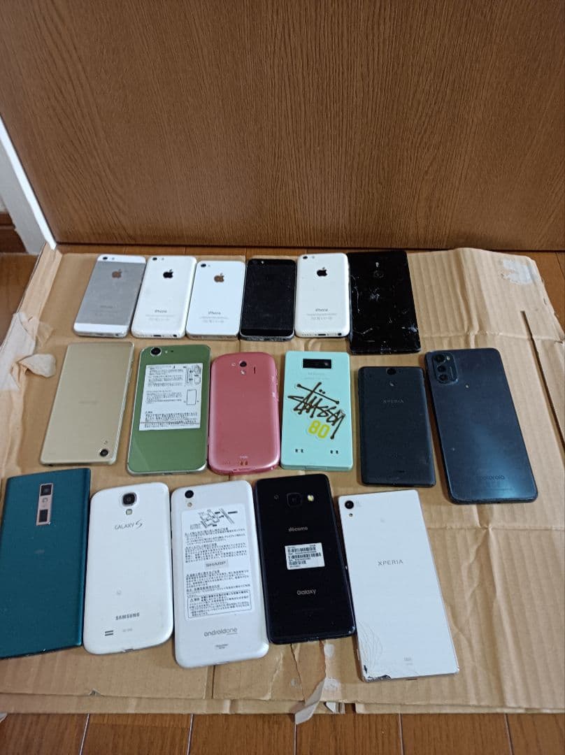 ガラケー、スマホなど43台