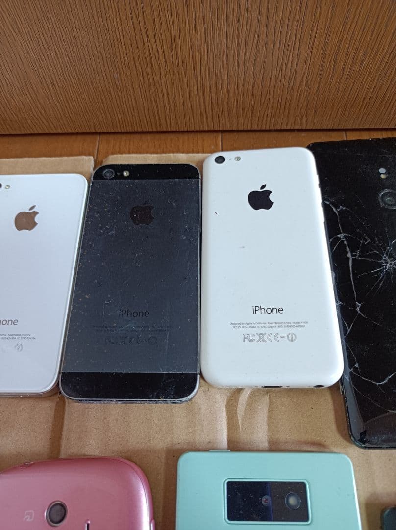 ガラケー、スマホなど43台