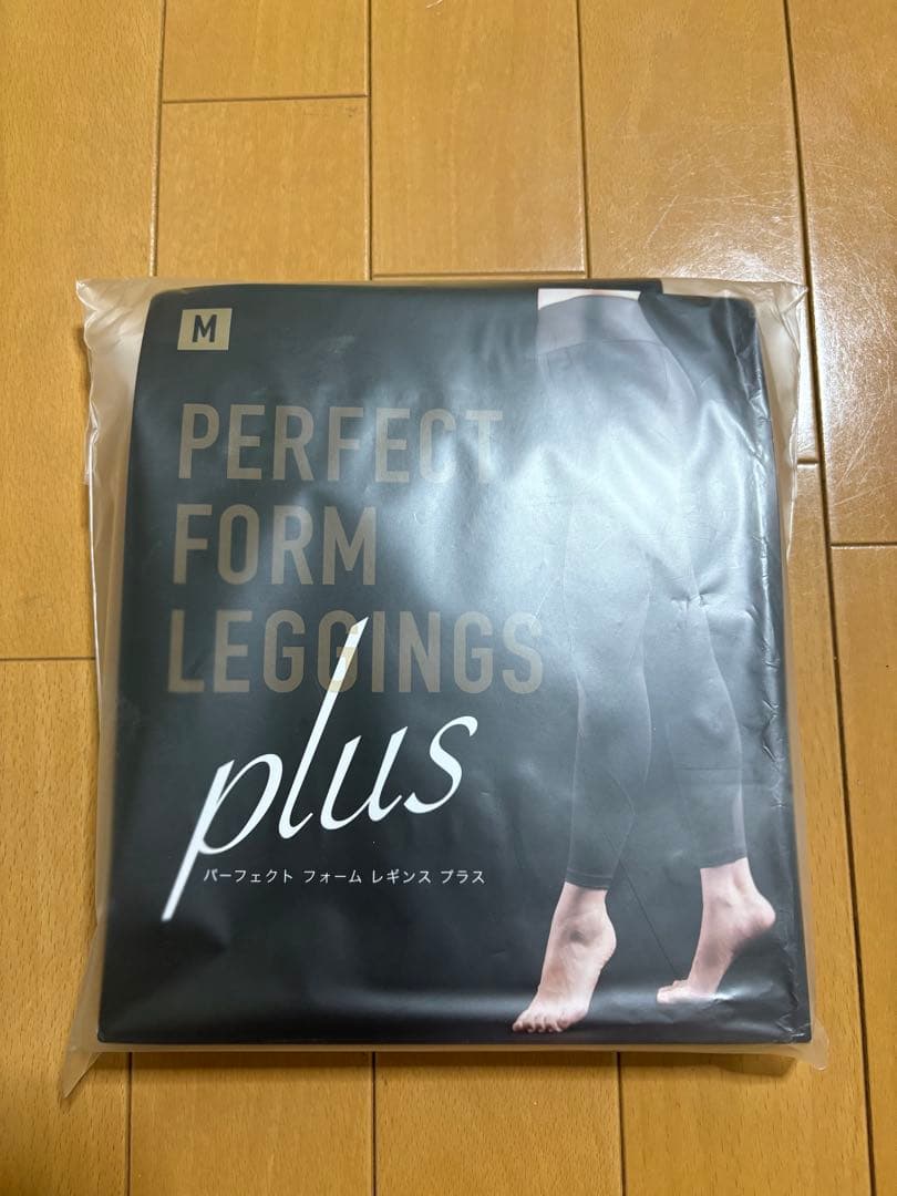 パーフェクトフォームレギンスプラス &パーフェクトフォームトップス　Mサイズ