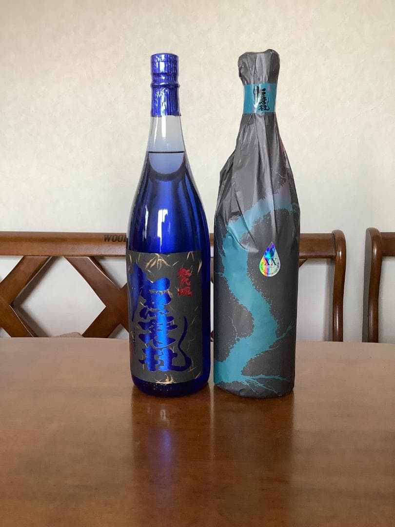 青色の和風デザイン焼酎 ナマズ20周年記念1本、青ナマズ1本