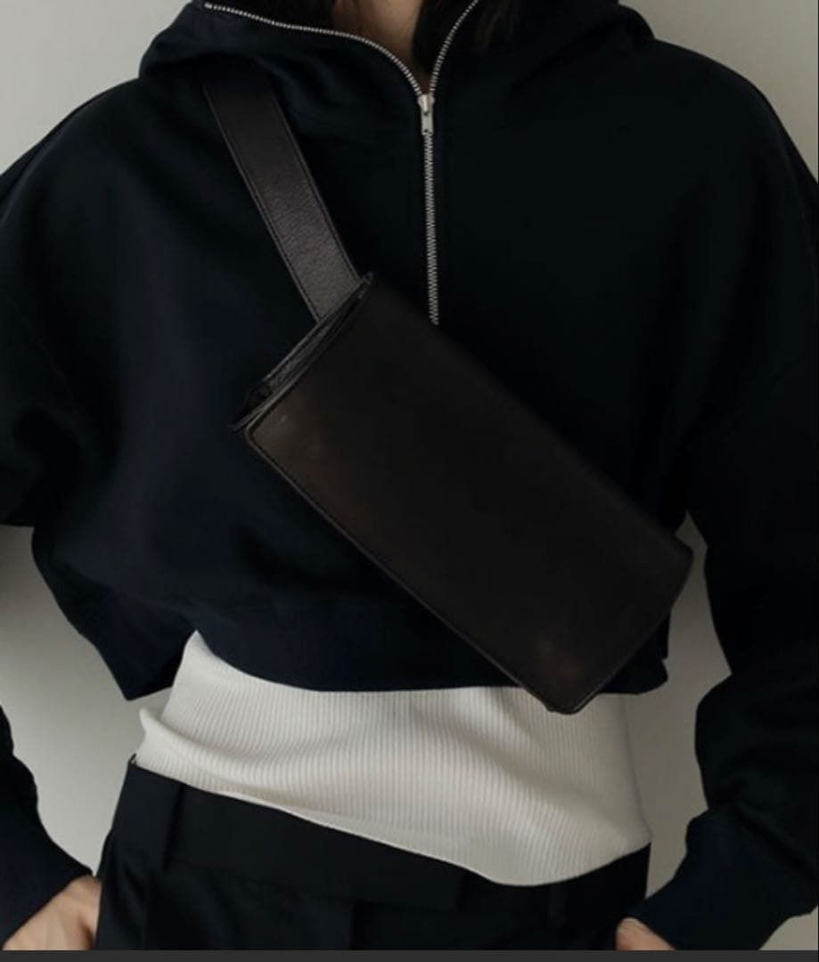 エトレ⭐︎ETRE TOKYO⭐︎ ディアスキンボディーバッグ⭐︎ブラック