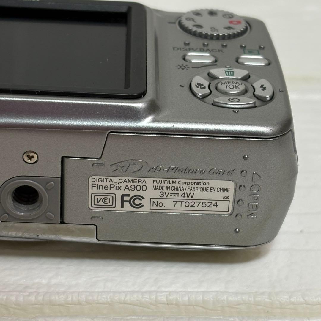 FUJIFILM フジフィルム FinePix A900 シルバーデジタルカメラ