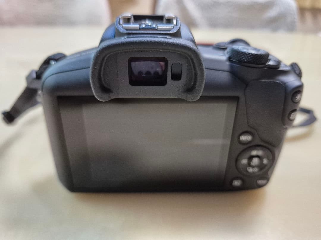 デジタルカメラ EOS R100