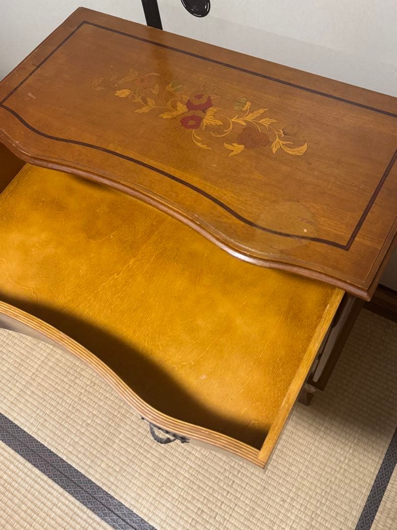 イタリア製3段チェスト 象嵌 猫脚 アンティーク