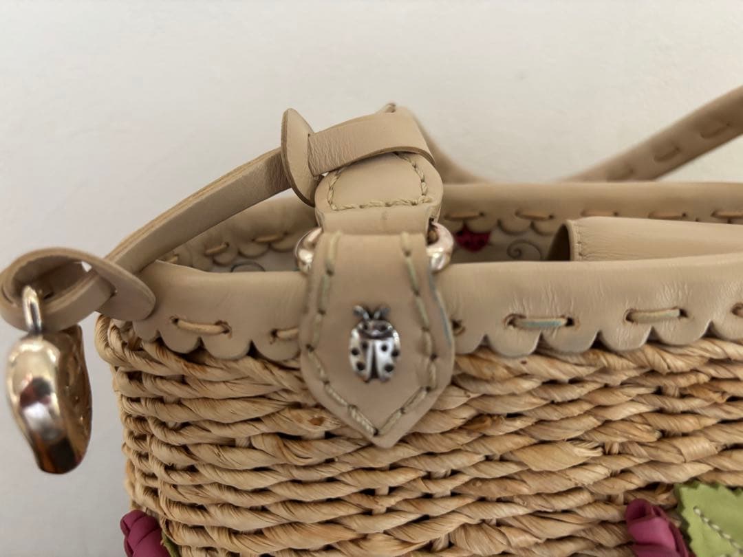 美品！かごバッグ　立体的な花　かごバッグ　花