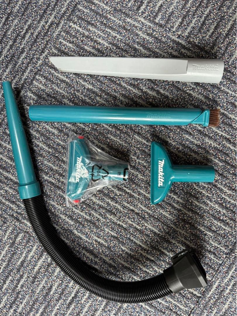 マキタ18Ｖ充電バッテリー式クリーナー 2回使用の未使用品に近い