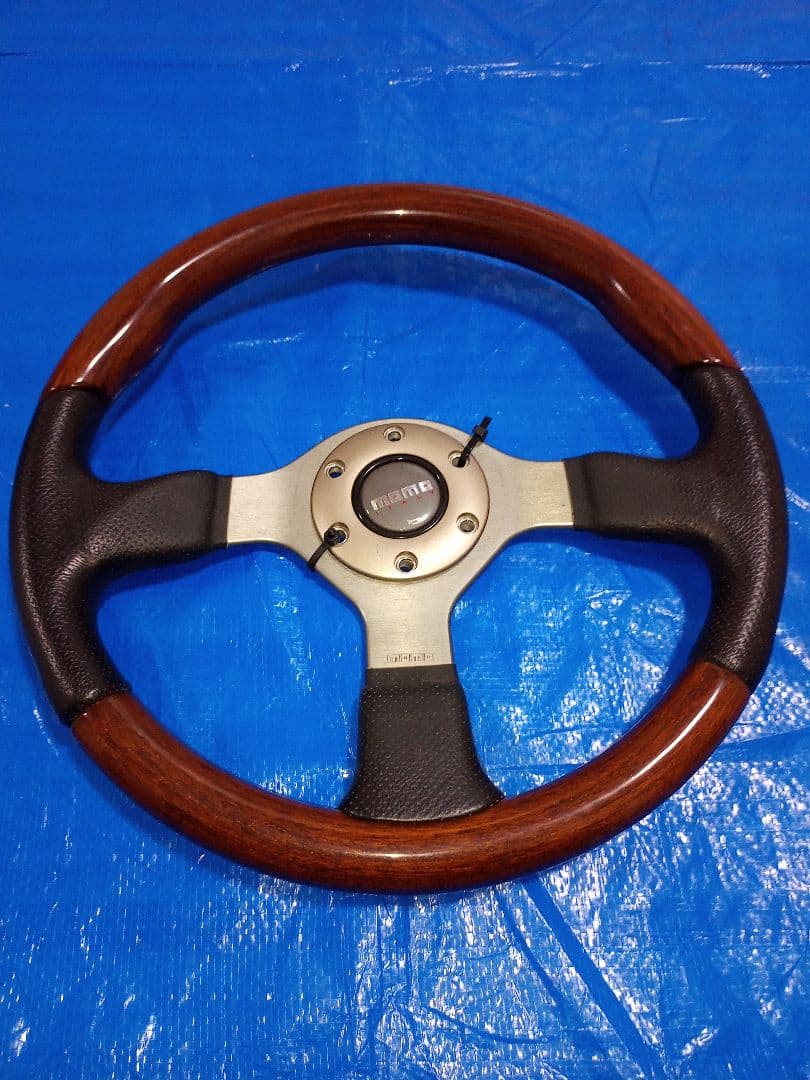 MOMO スポーツステアリング