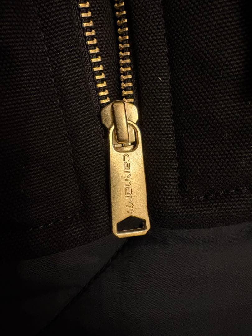 カーハート　ダックベストL 2025年12月購入試着後洗濯試着のみ　黒　美品