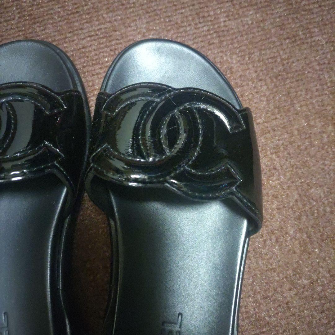 CHANEL ブラック ロゴ サンダル 37C