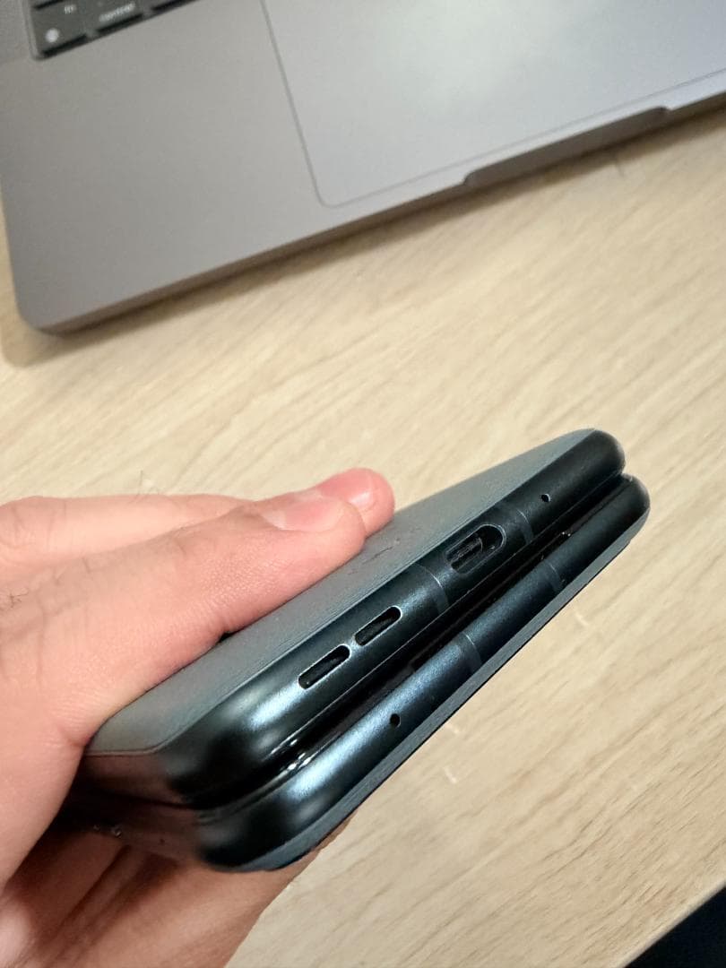 [ジャンク品] Motorola Razr 40 - セージグリーン 256GB