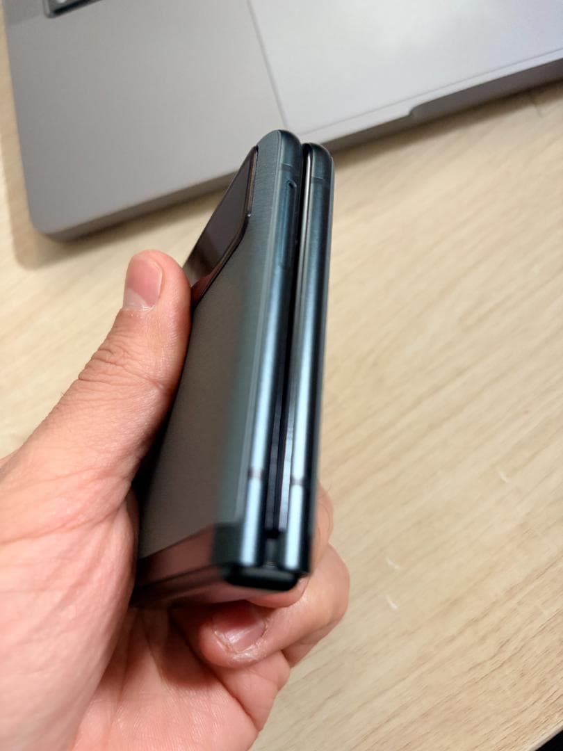 [ジャンク品] Motorola Razr 40 - セージグリーン 256GB