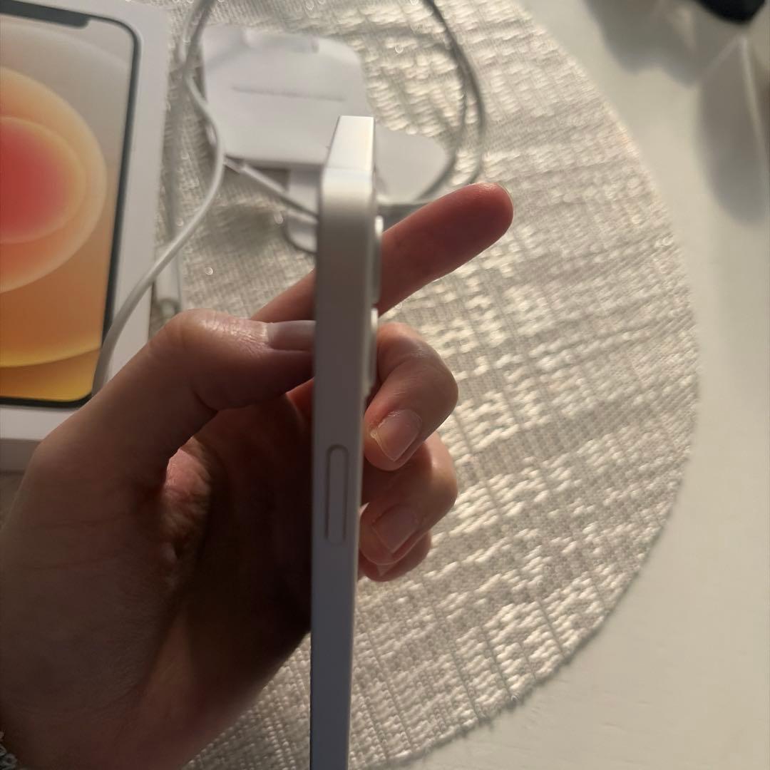 Apple iPhone 12 ホワイト 本体 128gb