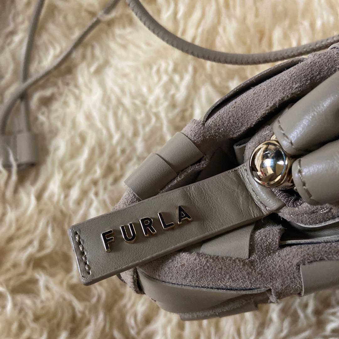 FURLA エッセンシャル s レザークラッチバッグ