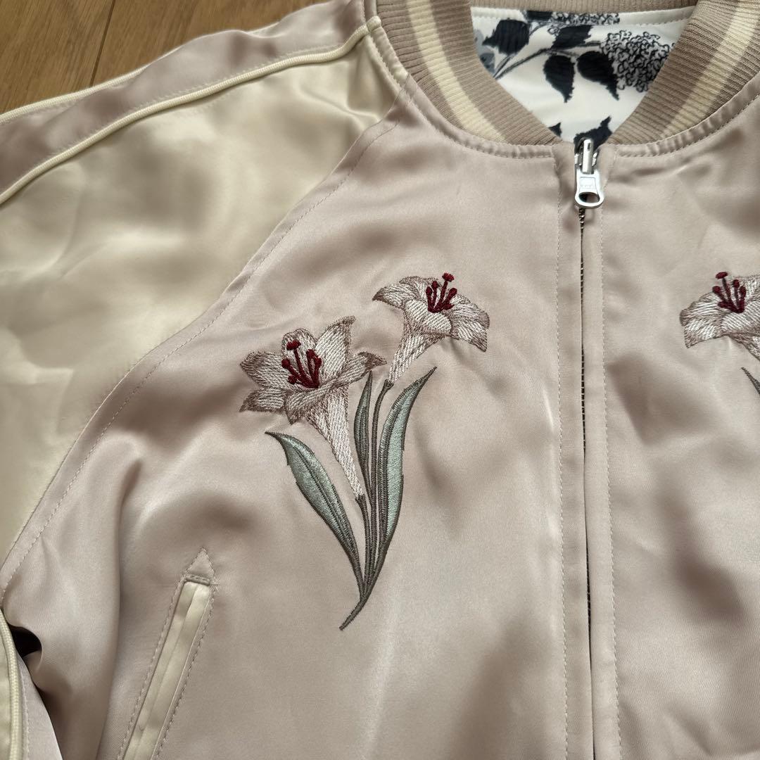 LILYBROWN花刺繍 ベージュ スカジャン