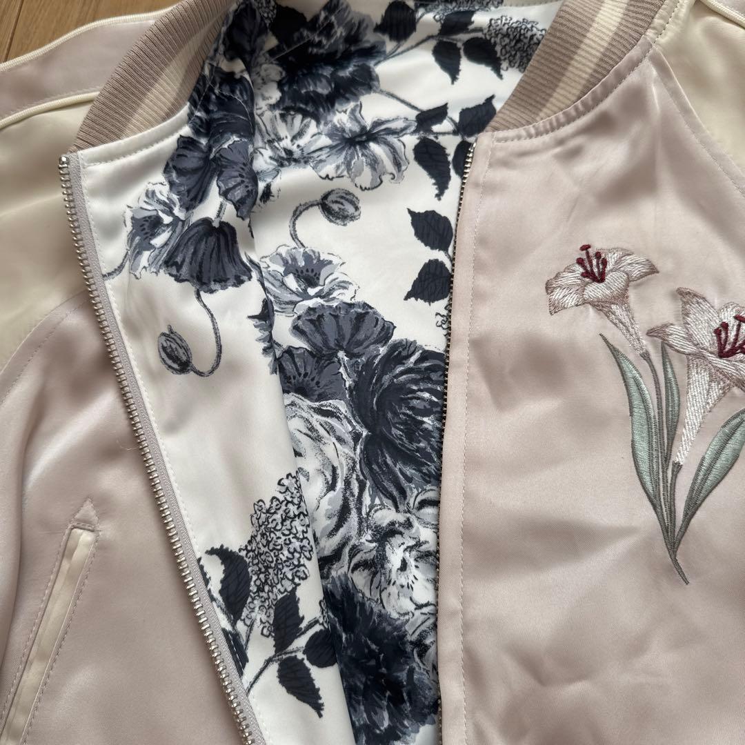 LILYBROWN花刺繍 ベージュ スカジャン