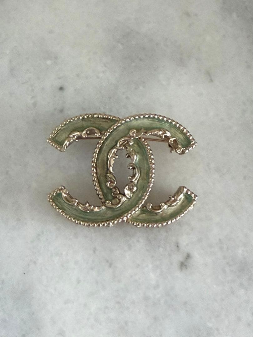 CHANEL ココマーク　シャネルロゴブローチ