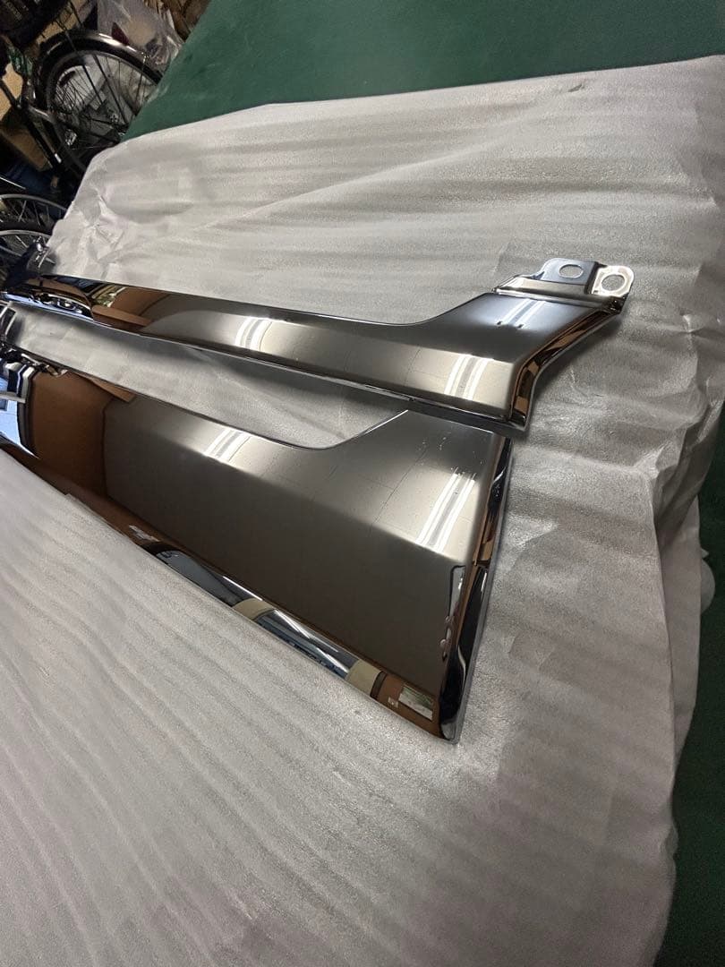 トヨタ ハイエース 200系 純正フロントグリル　新車取外し品