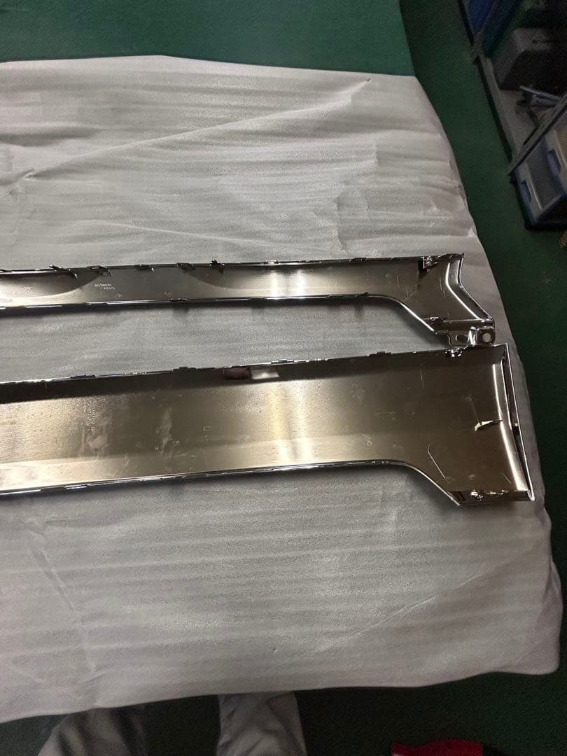 トヨタ ハイエース 200系 純正フロントグリル　新車取外し品