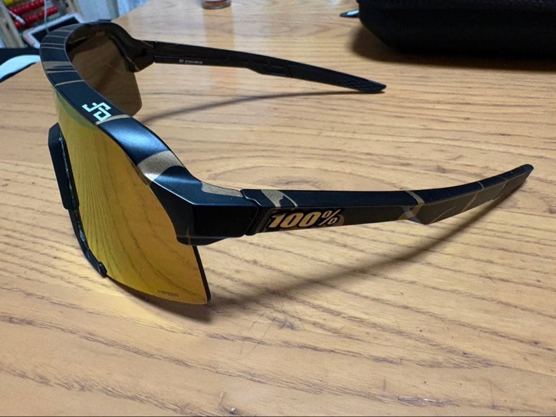 100% スポーツサングラス ゴールド 値下げありです‼️