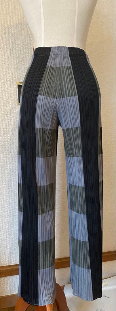 プリーツプリーズ　パンツ　黒xグレー　イッセイミヤケ