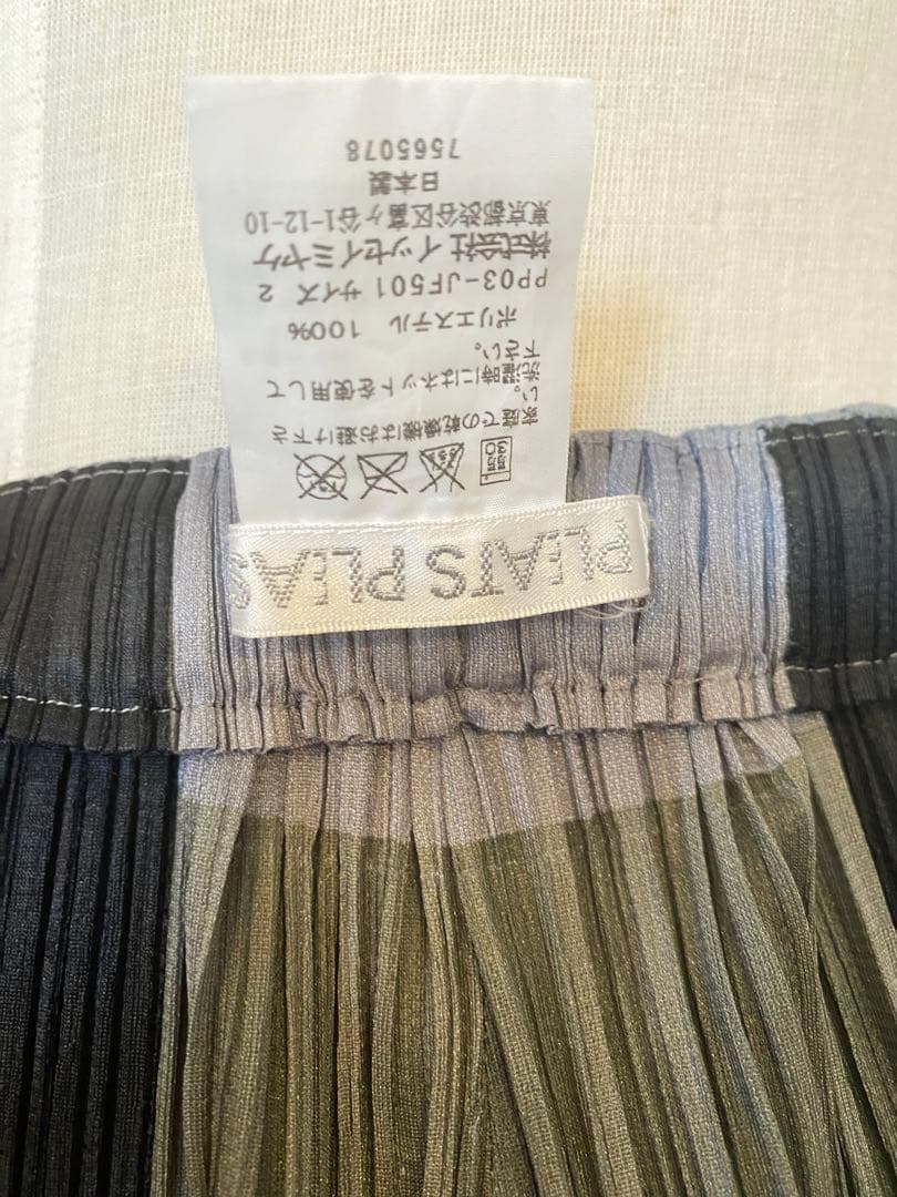 プリーツプリーズ　パンツ　黒xグレー　イッセイミヤケ