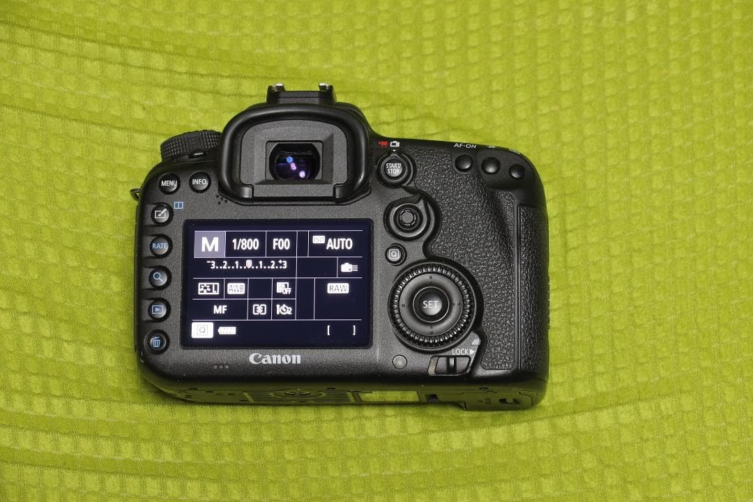 Canon EOS 7D Mark II ボディ