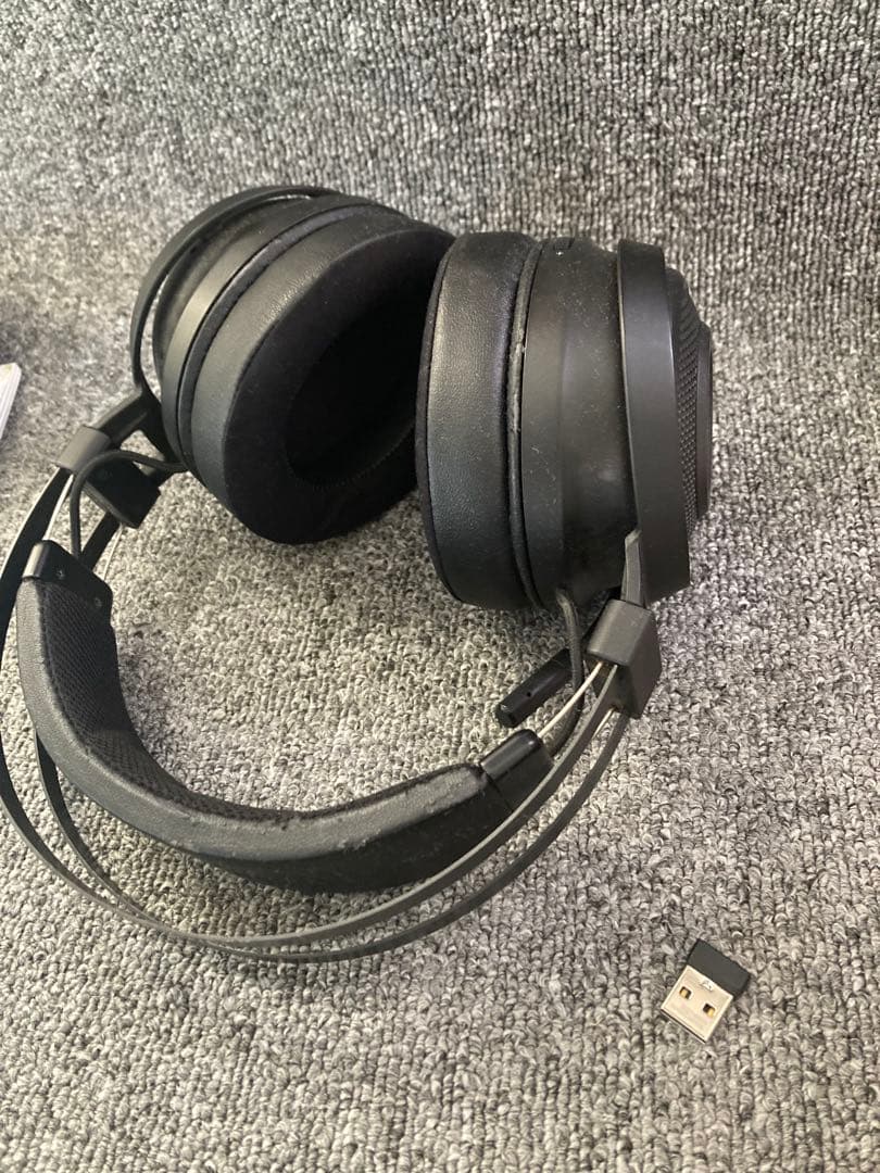 ヘッドホン Razer / Nari Essential