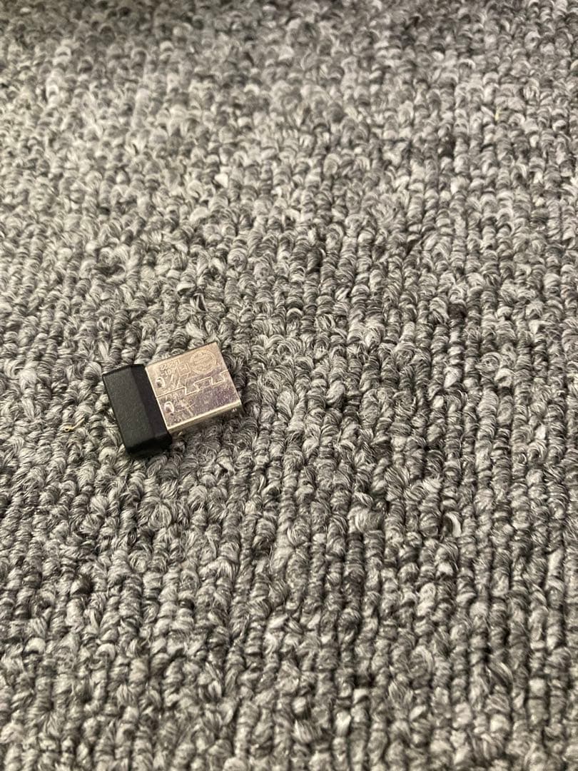 ヘッドホン Razer / Nari Essential