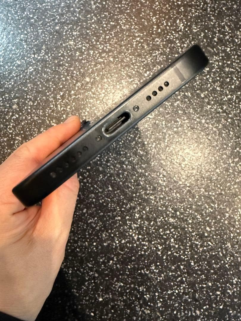 Apple iPhone 15 PLUS ブラック 本体とケース