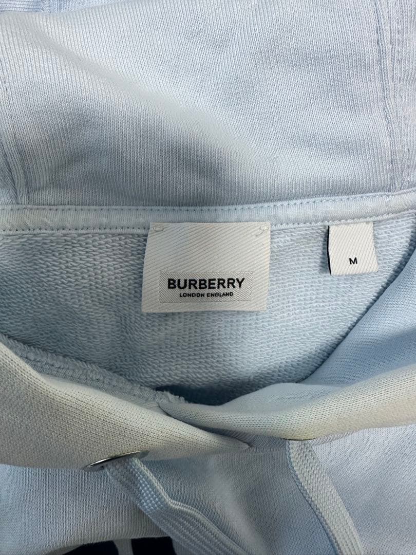 BURBERRY ライトブルー パーカー M