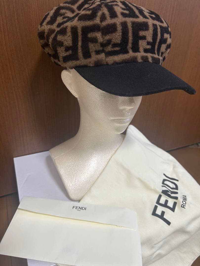 FENDI シアリングムートンキャスケット FFロゴ