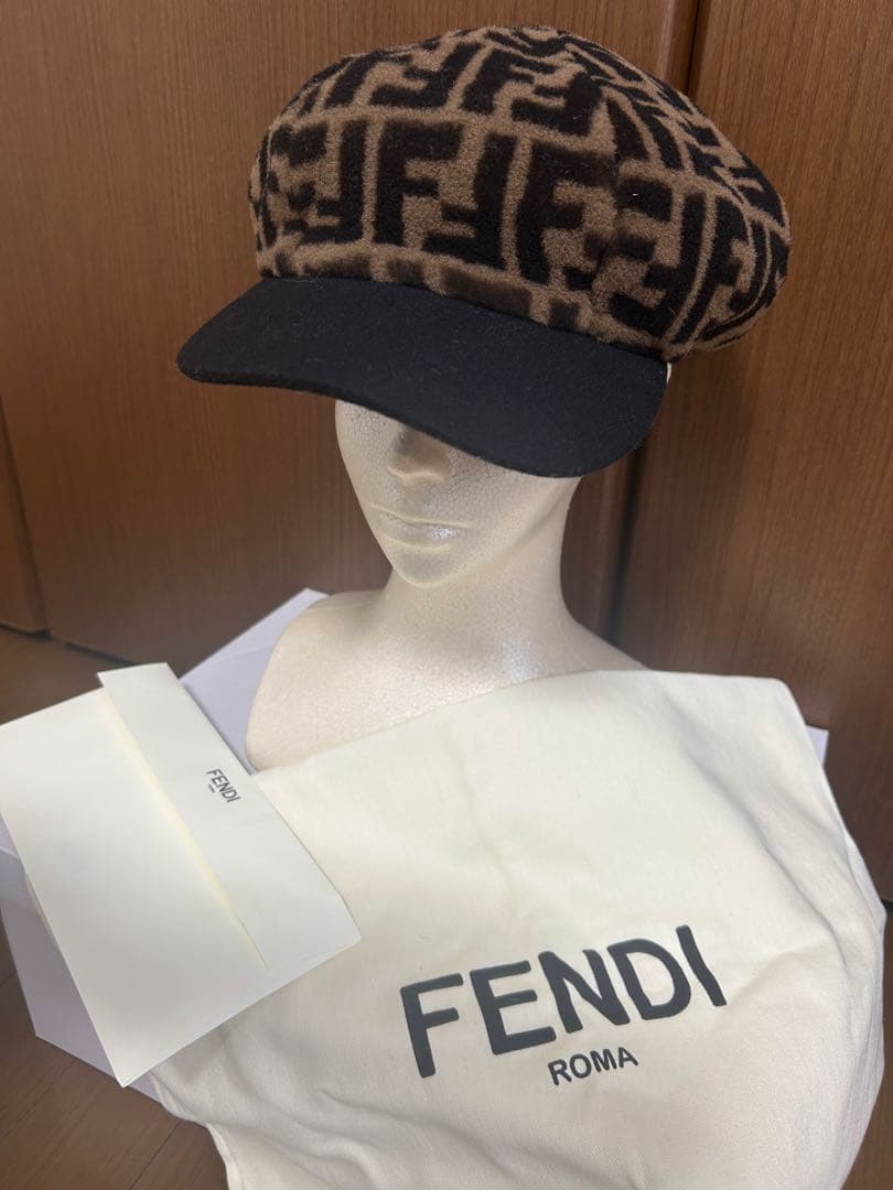 FENDI シアリングムートンキャスケット FFロゴ