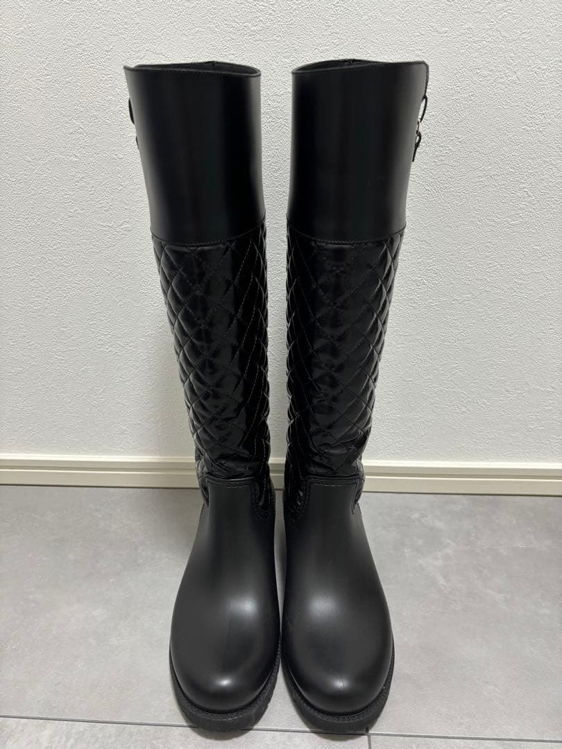 Salvatore Ferragamo ロングブーツ キルティング ヴァラリボン