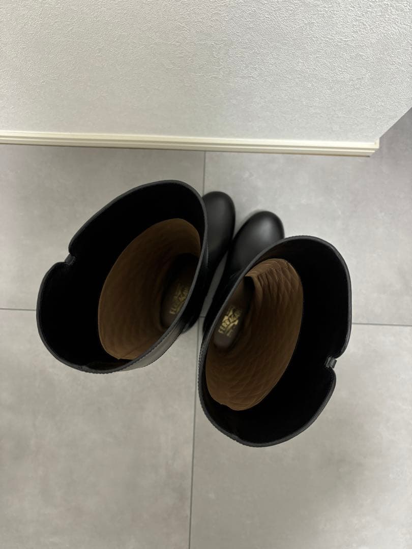 Salvatore Ferragamo ロングブーツ キルティング ヴァラリボン