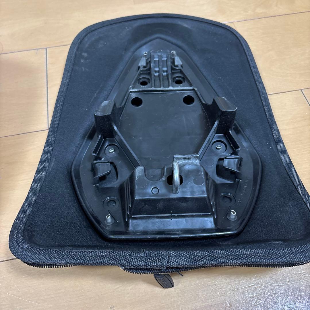 CBR1000RRR リアシートバック