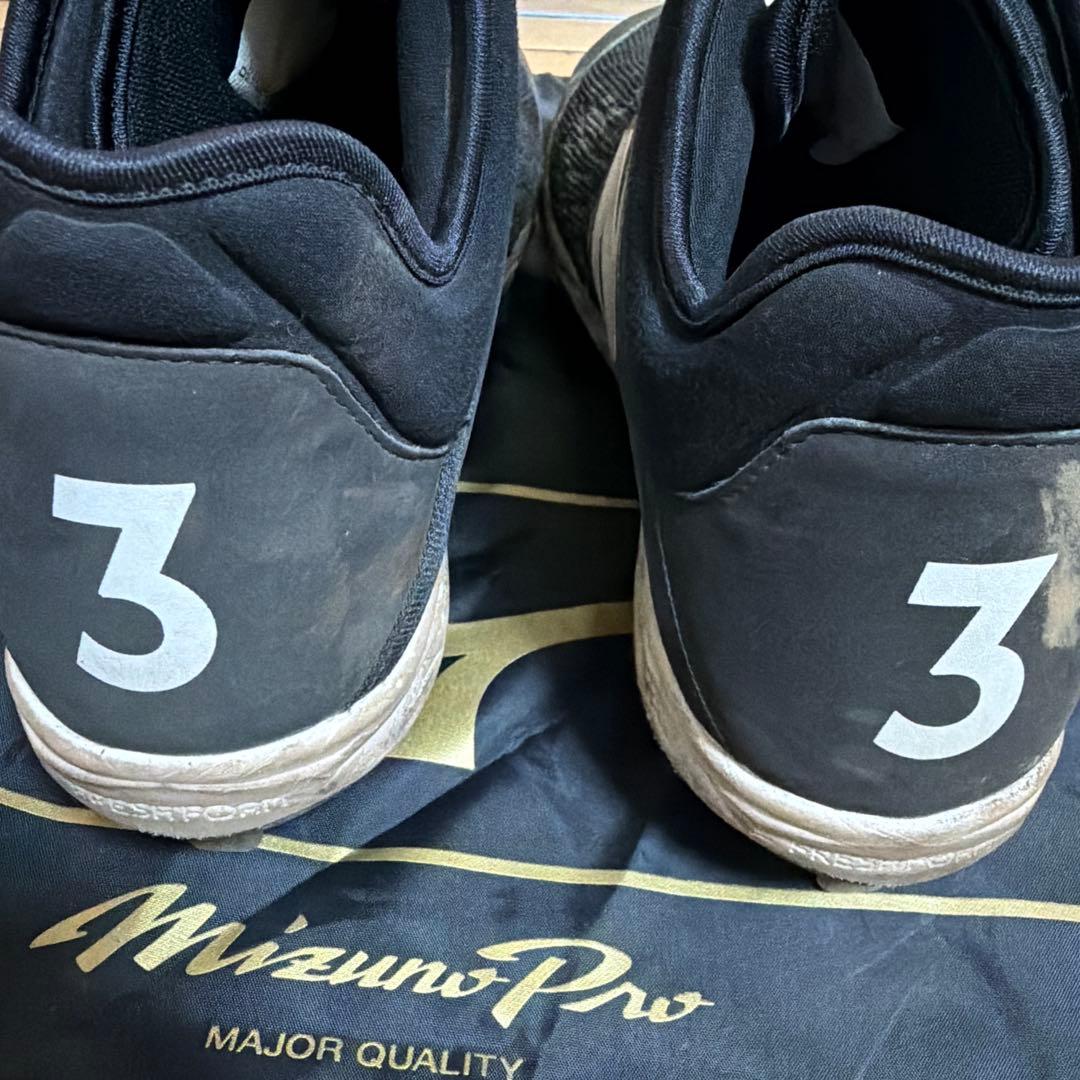 現千葉ロッテマリーンズ　角中勝也選手　実使用スパイク