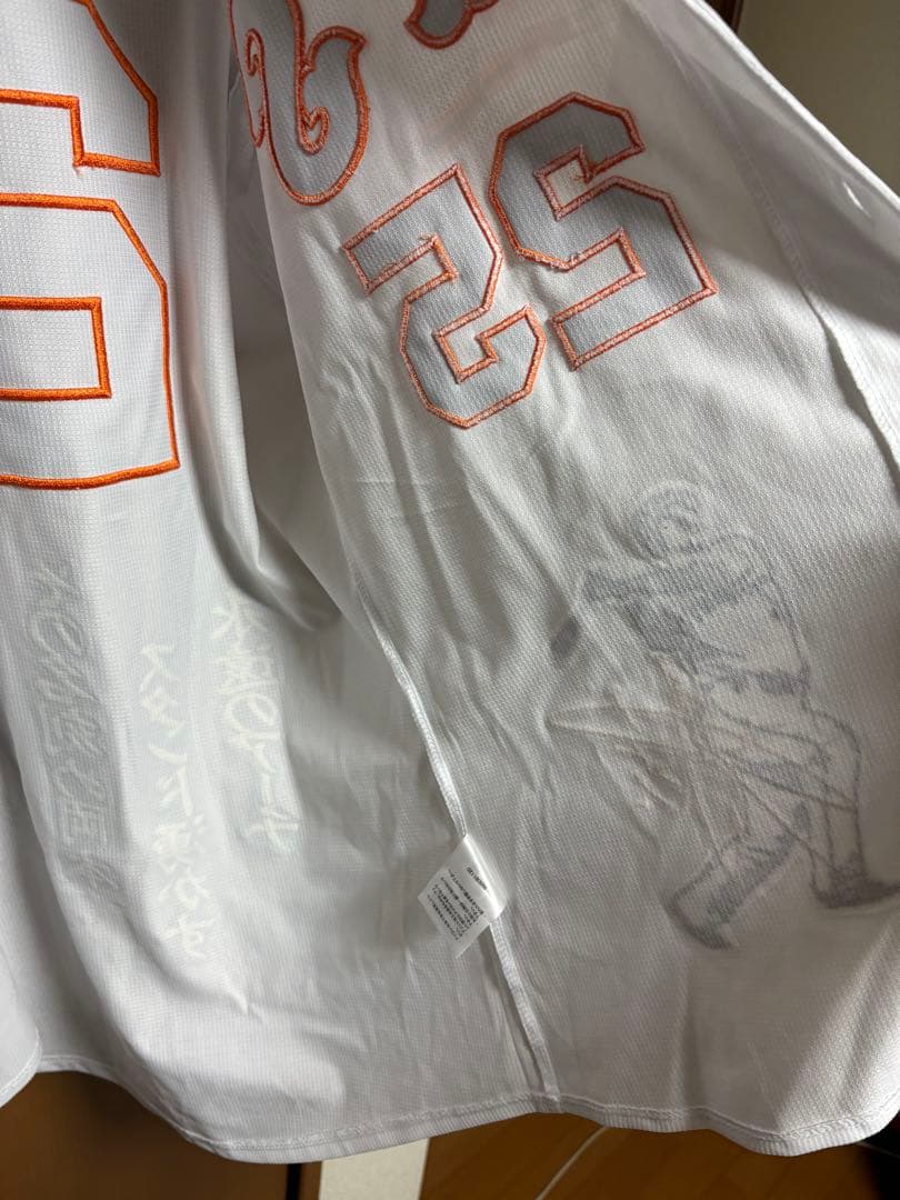 ジャイアンツ　巨人　岡本和真　ユニフォーム