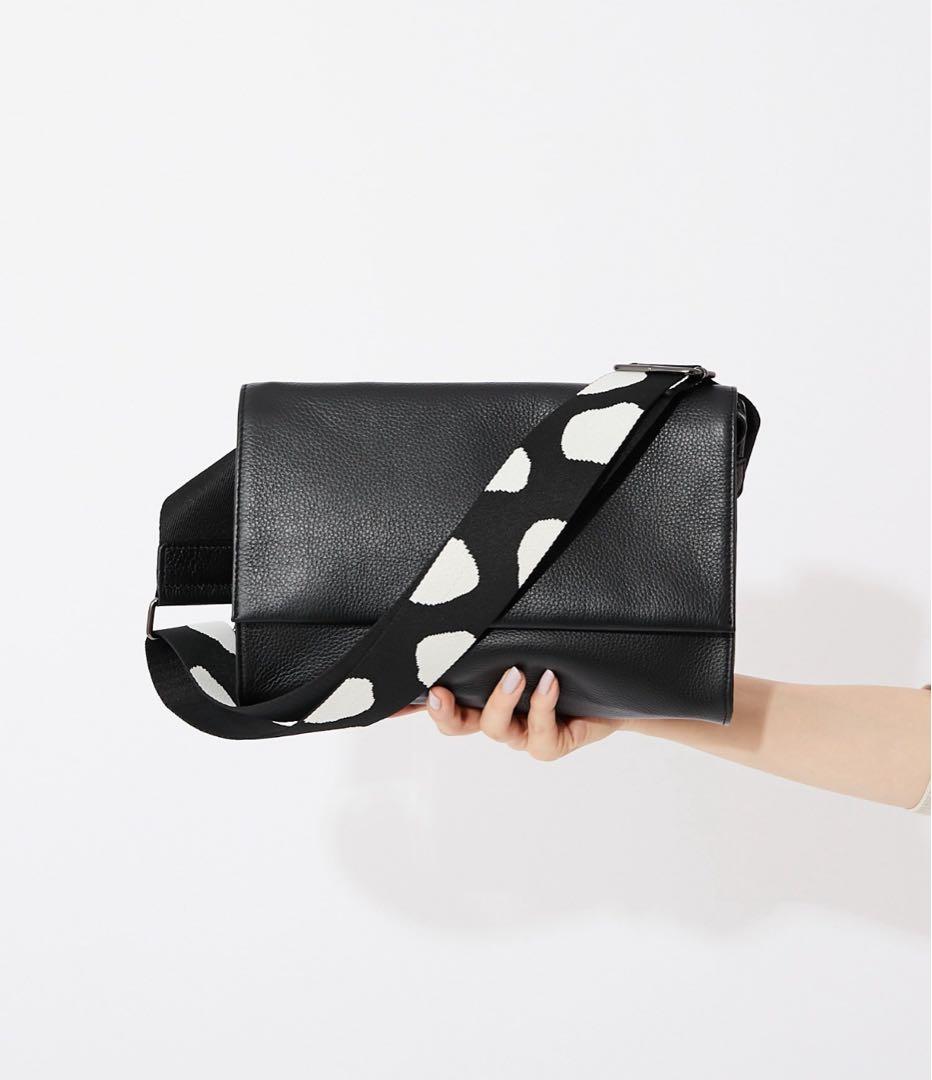 イアパピヨネ　ワイドテープショルダーバッグ　ボディバッグ　ダルメシアン