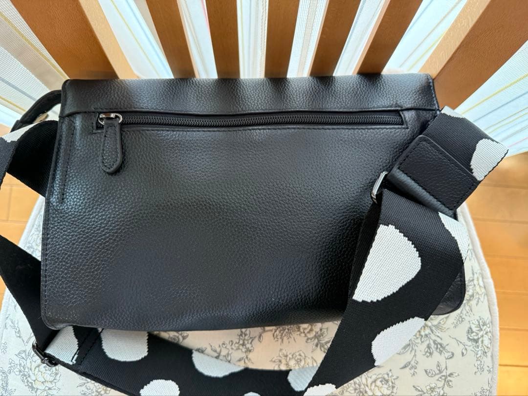 イアパピヨネ　ワイドテープショルダーバッグ　ボディバッグ　ダルメシアン