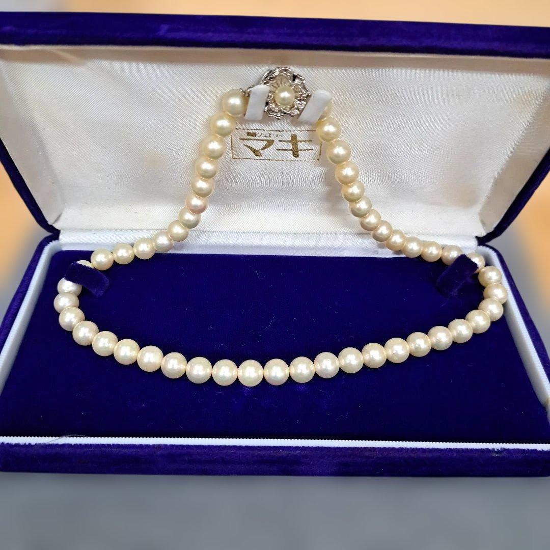 ホワイトパールネックレス