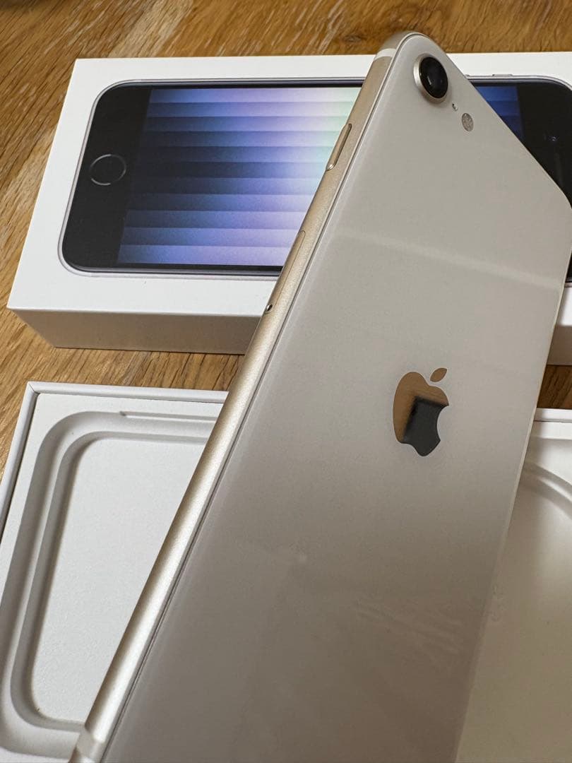 【美品】Apple iPhone SE (第3世代) 64GB