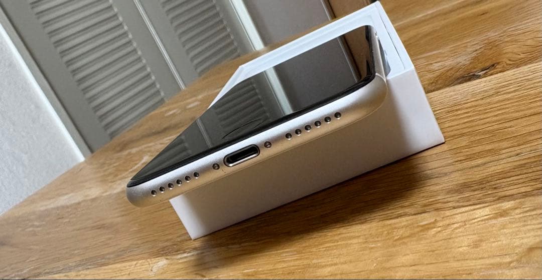 【美品】Apple iPhone SE (第3世代) 64GB