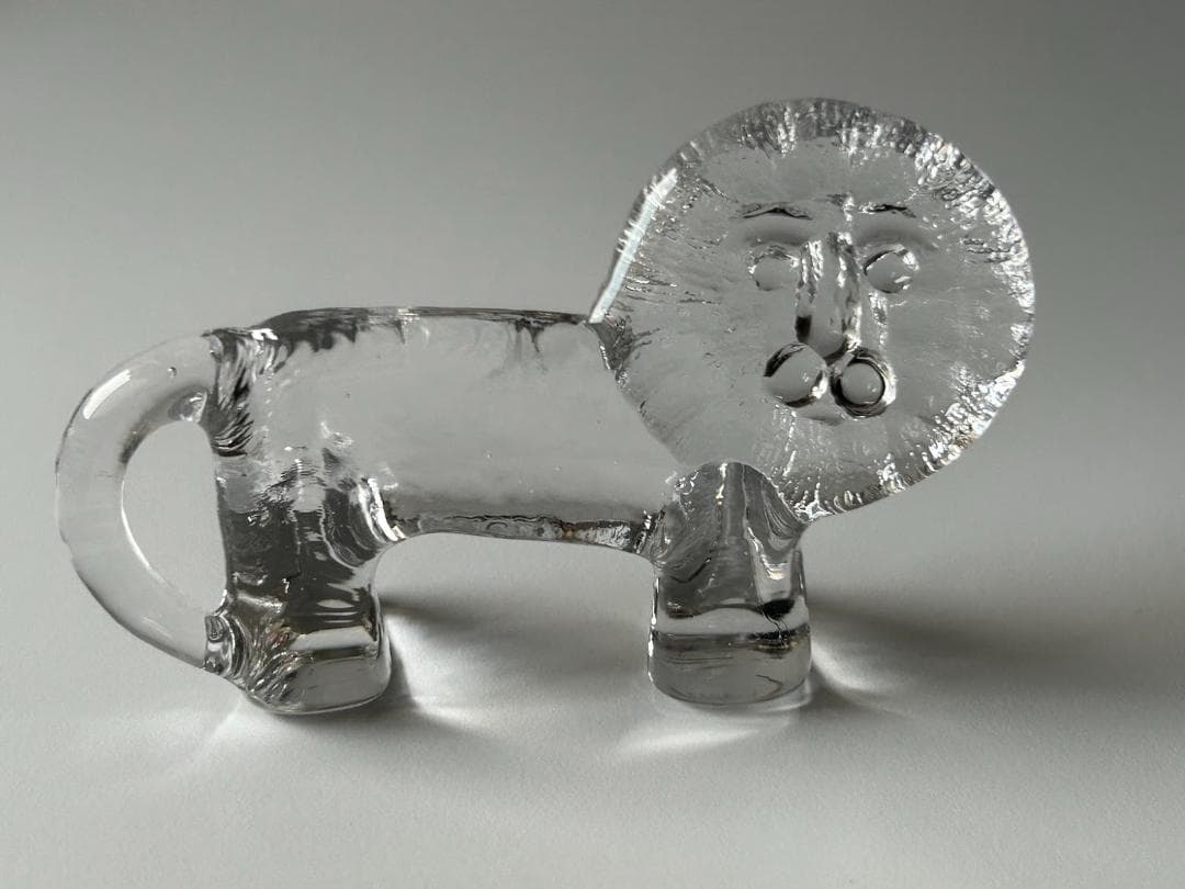 an09　KOSTA BODA ライオン　ZOOシリーズ クリスタルガラス 凹み