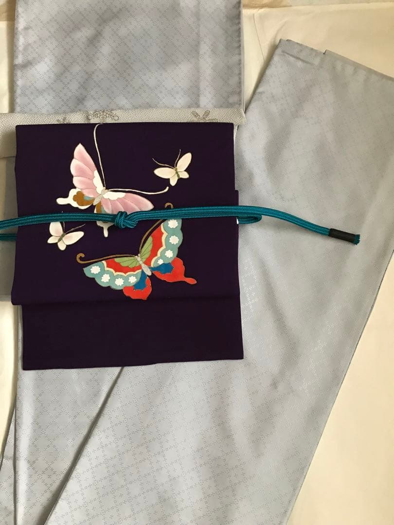 上質な塩瀬　蝶々の名古屋帯　正絹　濃い紫の地　手描き