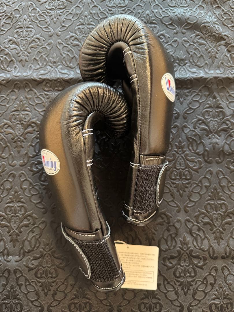 ウィニング　Winning ボクシンググローブ 8 oz ブラック新品未使用品