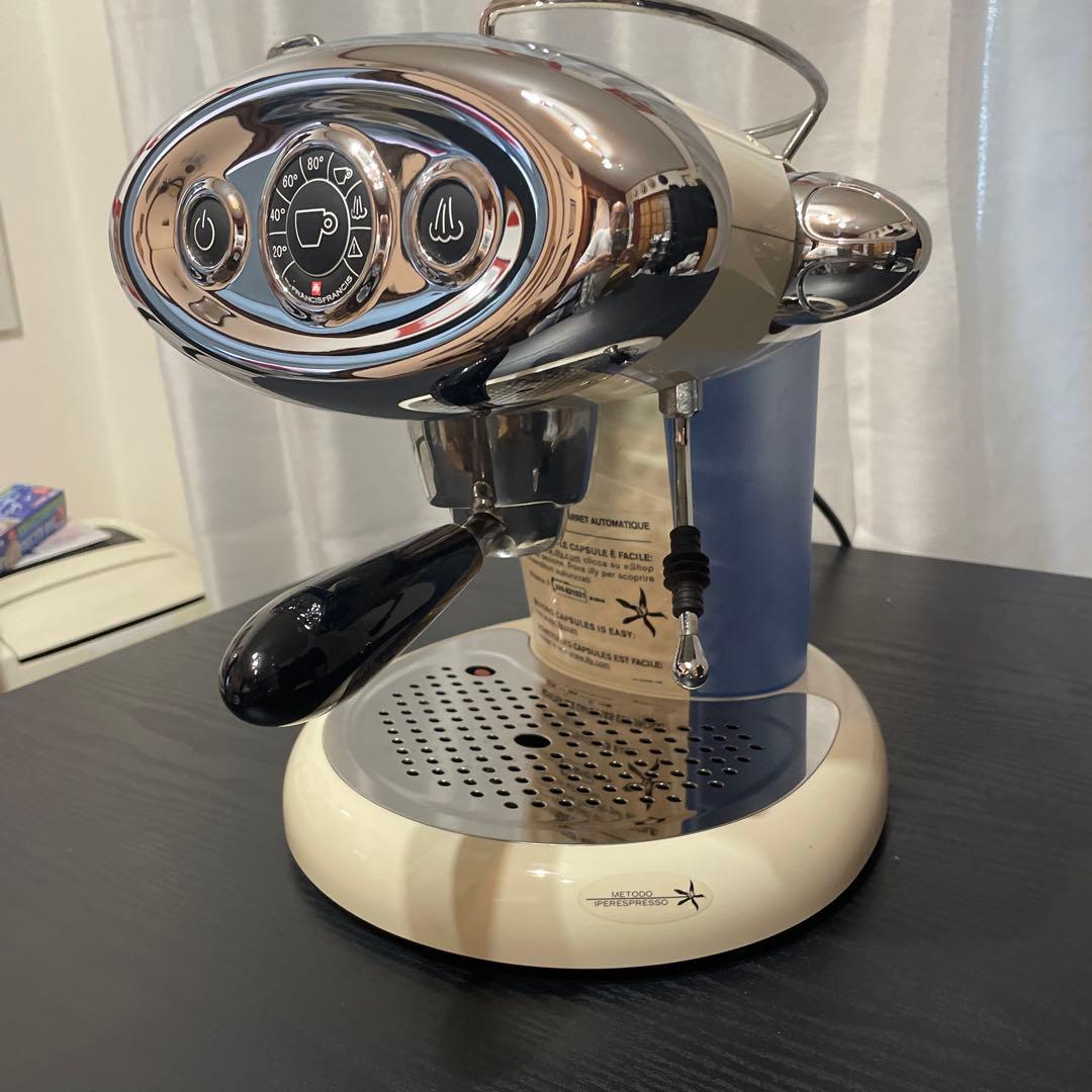 値下げ！illyエスプレッソマシン ホワイト デジタル表示