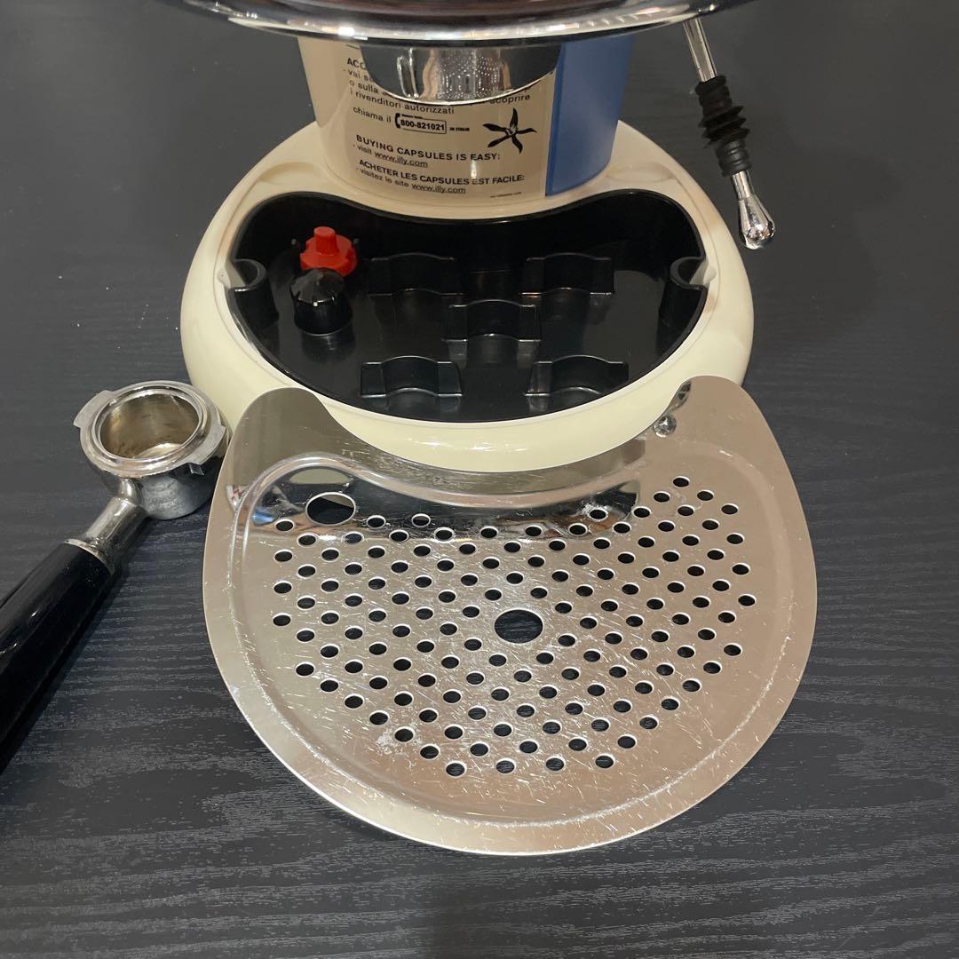 値下げ！illyエスプレッソマシン ホワイト デジタル表示