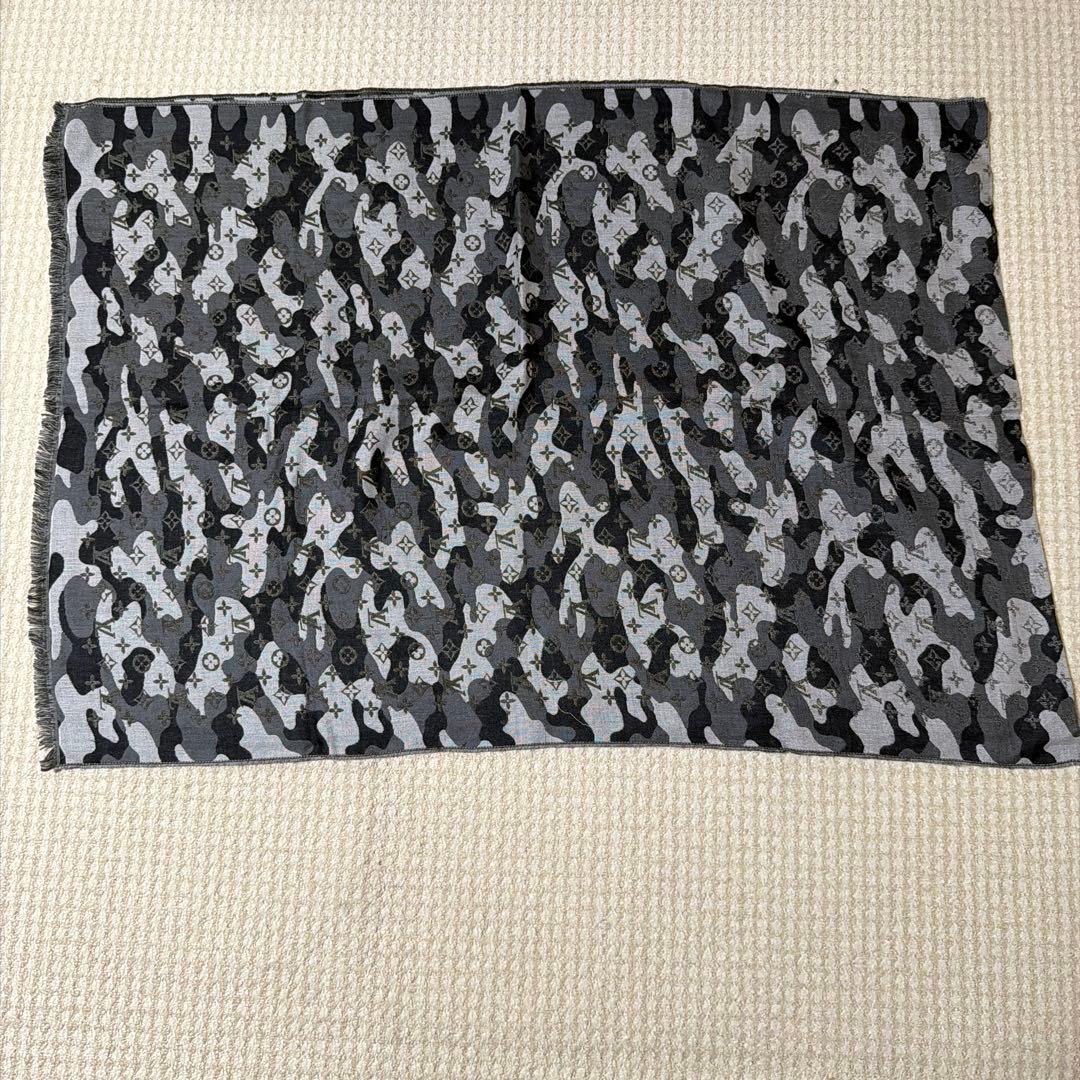 LOUIS VUITTON 迷彩柄リバーシブルストール グレー系