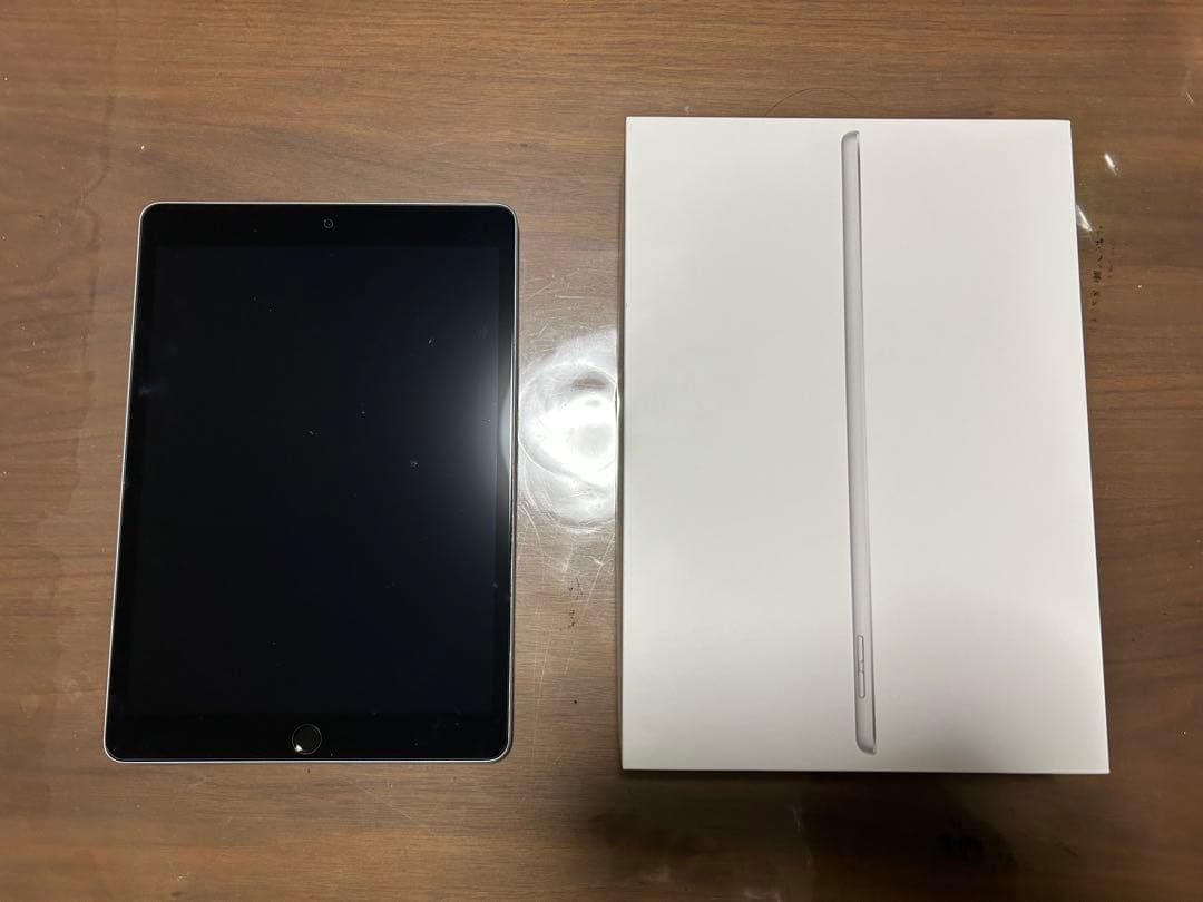 iPad 第9世代　10.2インチ　シルバー